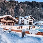 ホテル Laerchenhof カウナータール
